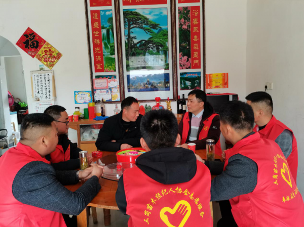 肥西县三岗苗木经纪人协会开展志愿服务活动